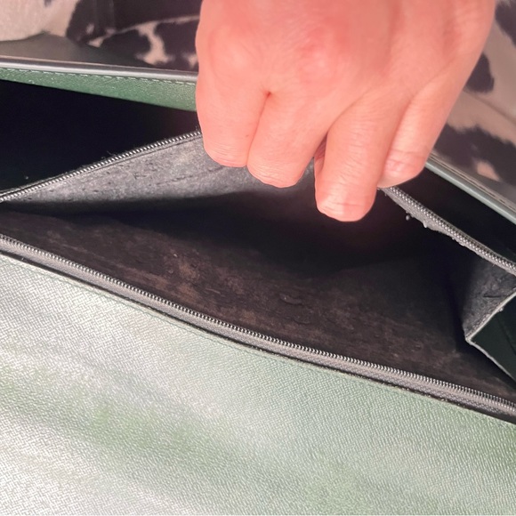 Louis Vuitton Green Taiga Porte Document Volga Foldover Envelope Clutch MI0927 - Picture 15 of 16